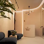 Demetra Luxury בית הארחה